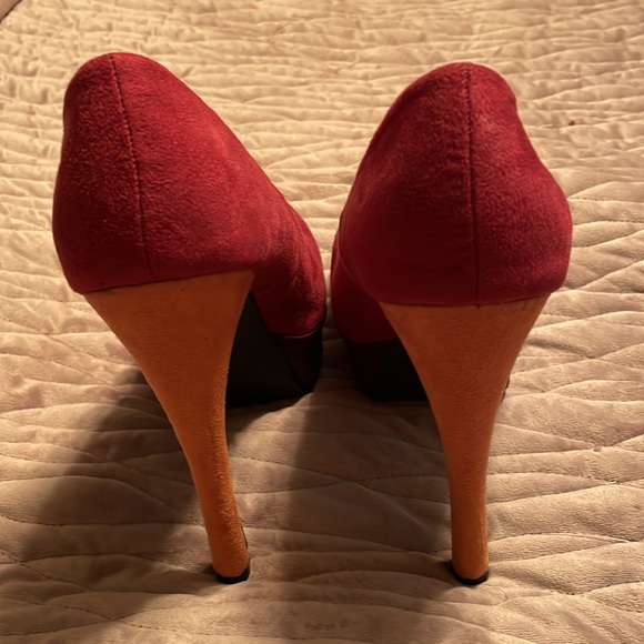 NWOT - platform heels (2) - Picture 3 of 4